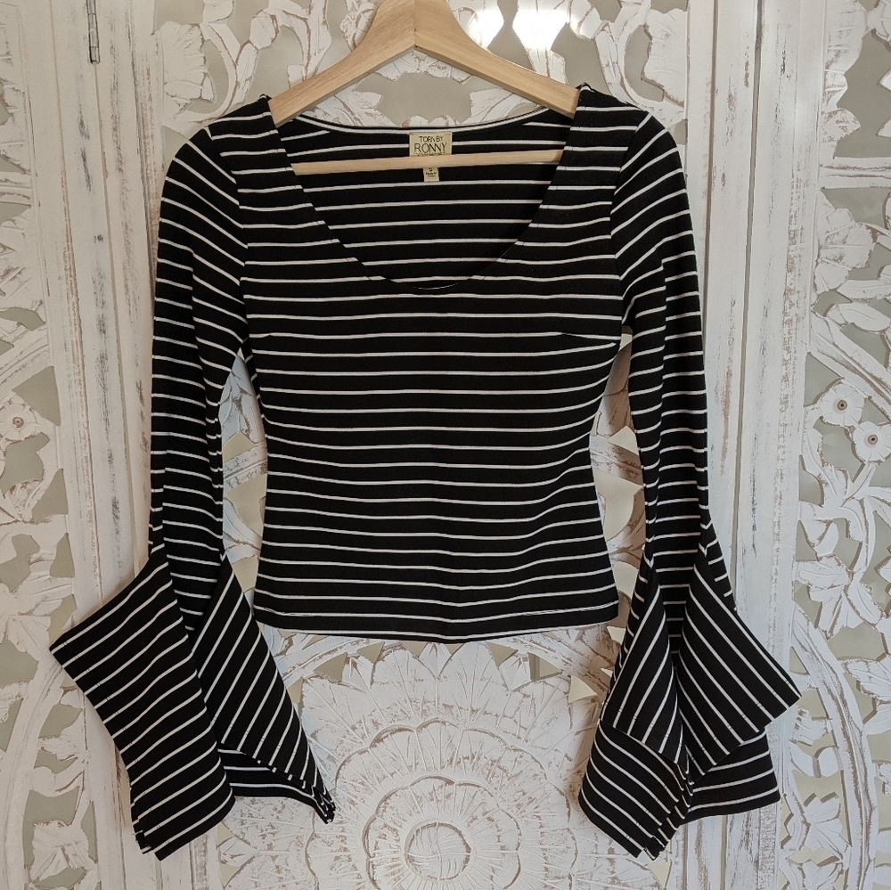 Ronny Kobo max flare sleeve black & white striped top size small